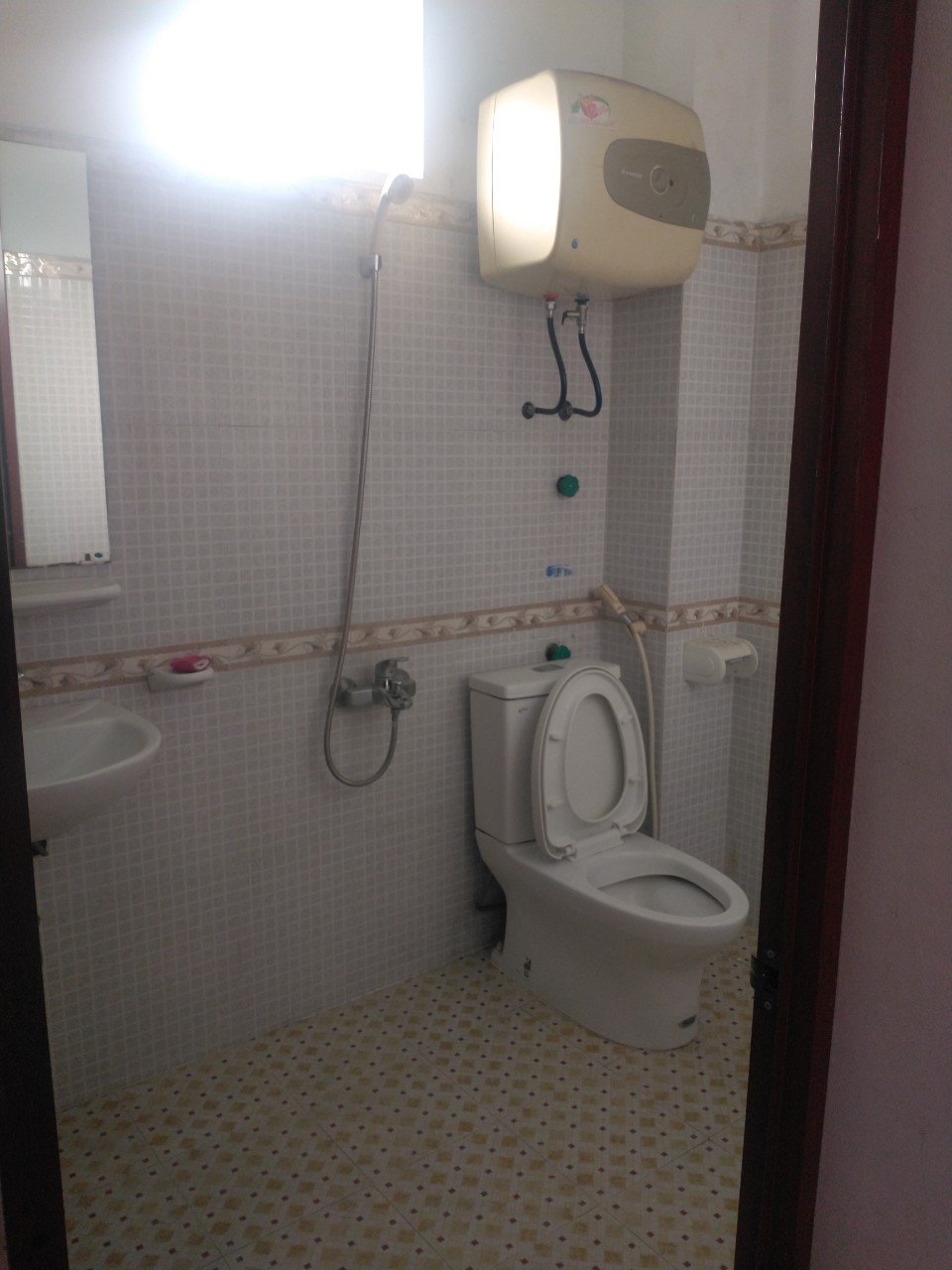P2712 cho thuê nhà mặt đường Phủ Thượng Đoạn 75m2, 5 tầng, 5pn (wc khép kín), k đồ (có dhnl), giá 10tr, 3 cọc 1