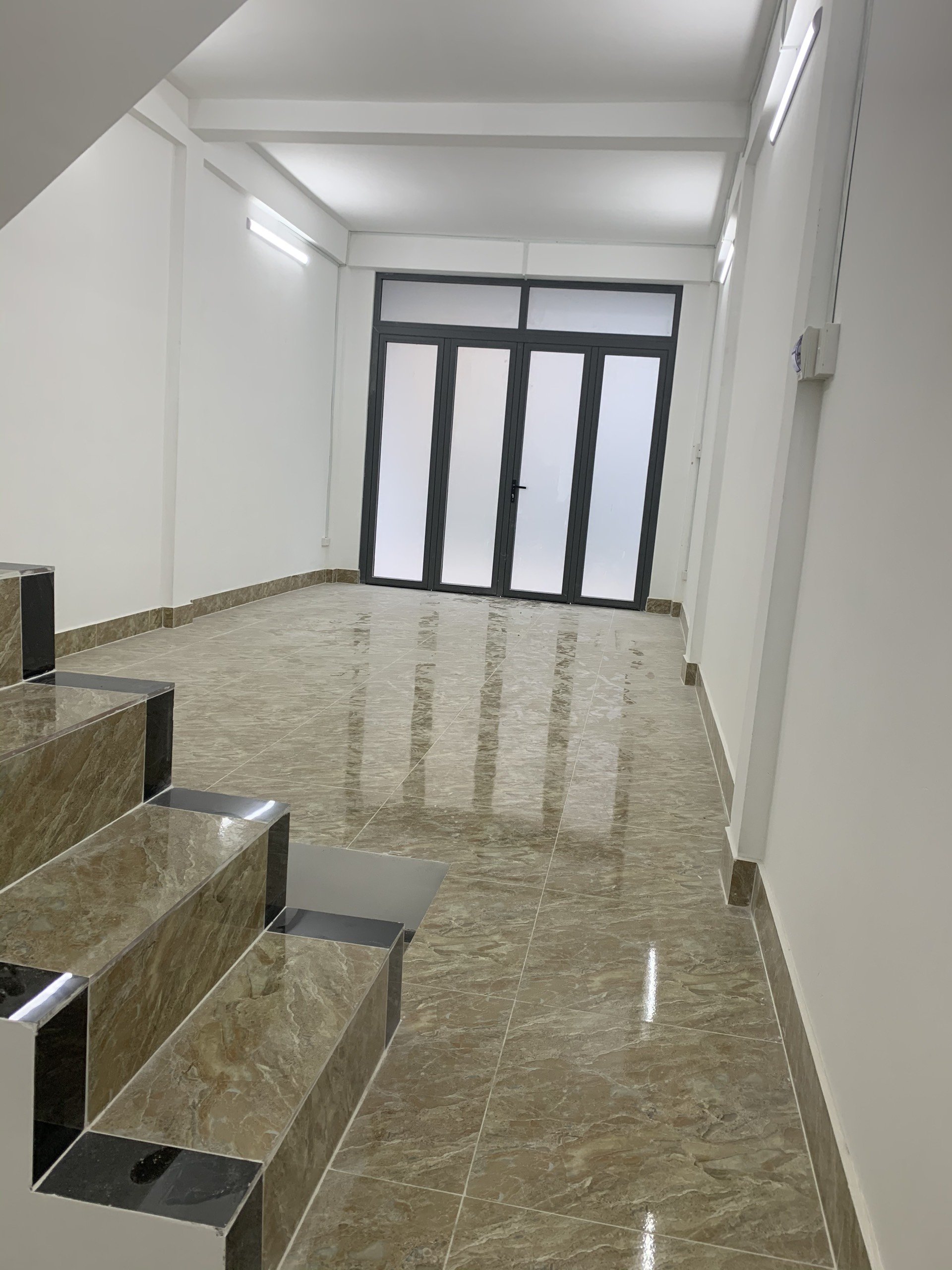 Cho thuê nhà HXH khu kinh doanh nhộn nhịp q10