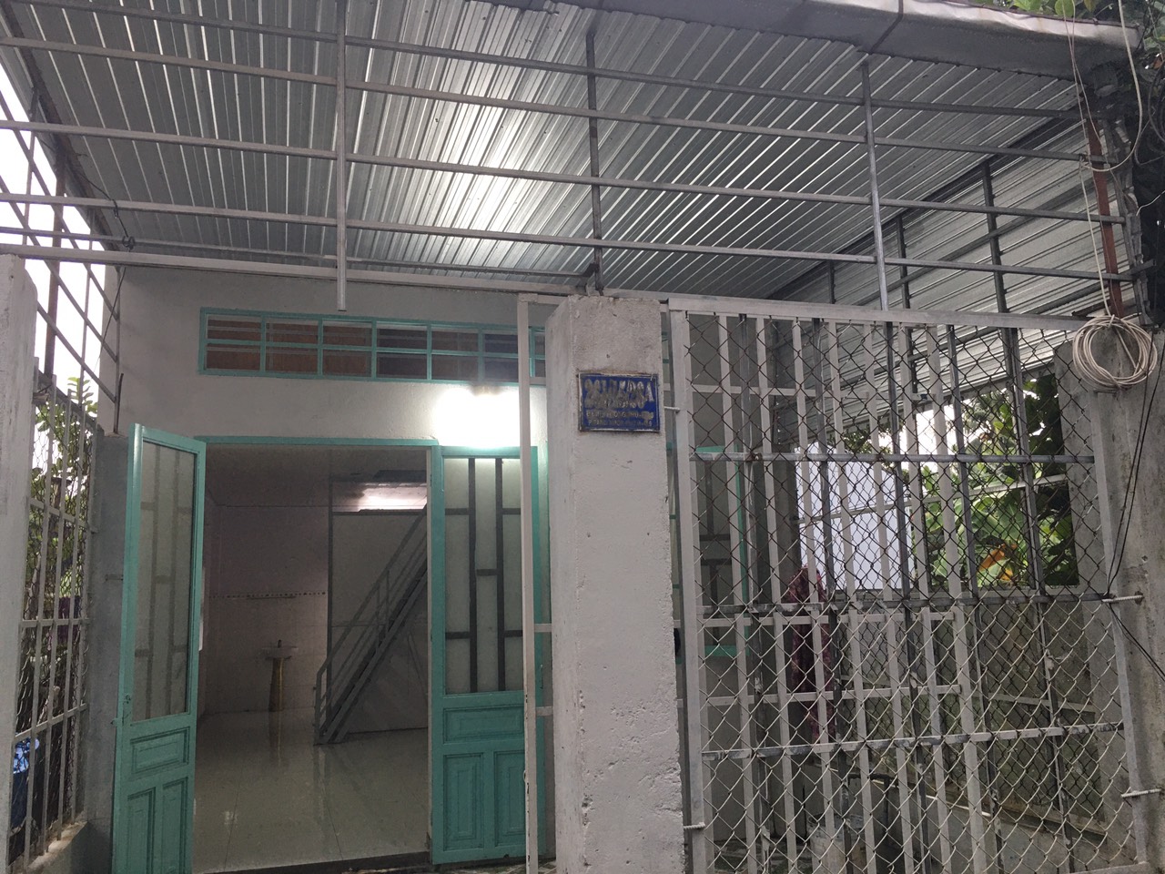 Cho Thuê Nhà Nguyên Căn Mới Sơn Sửa Hẻm Xe Hơi Đường Đình Phong Phú