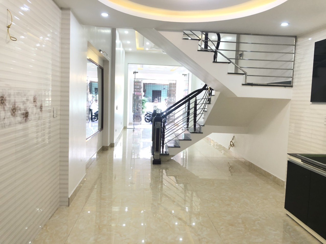 P2750 Nhà Nguyễn Thị Thuận 65m2 - 3.5 tầng - 4 ngủ - 5wc - k đồ ( full điều hòa bình nóng lạnh tất cả các phòng) - 12tr LH : 0966588955 ( tư vấn miễn phí )