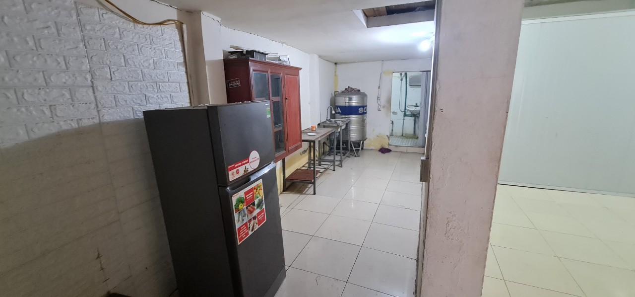 Cho thuê nhà Khuất Duy Tiến, 50m2, Ô tô đỗ cổng, 5 triệu/tháng