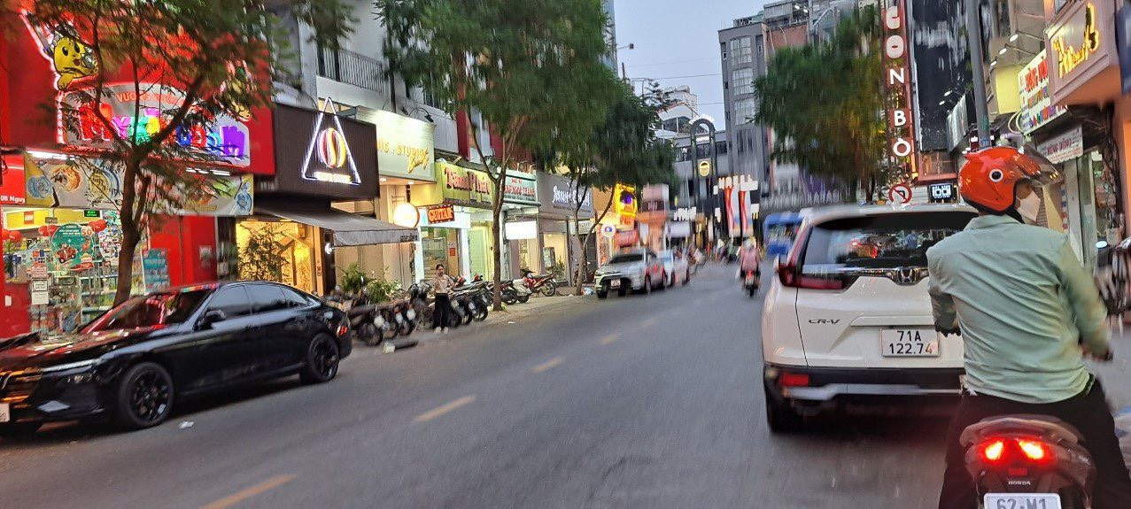 Cho thuê nhà mặt tiền Nguyễn Thiện Thuật, P 2, Q.3