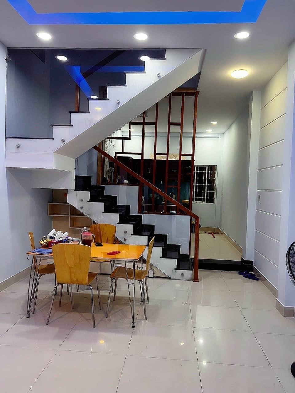 NHÀ MẶT TIỀN ĐÀO DUY TỪ, VỊ TRÍ CỰC ĐẸP, THÔNG CHỢ PN, 4 TẦNG, NỞ HẬU 45M2, 8.8 TỶ