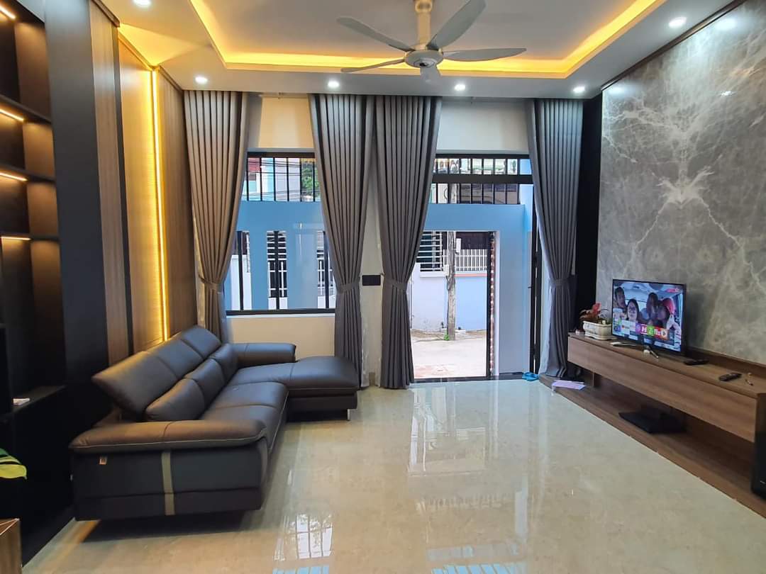 Bán nhà mặt ngõ Bát Khối, ô tô, lô góc, kinh doanh đỉnh cao, cực hiếm, giá đẹp 6 tỷ.