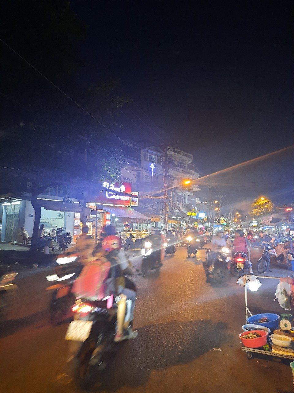 Nhà mặt tiền 3 tầng,5PN,4WC,DT80m2 Quận 8,10 tỷ xíu