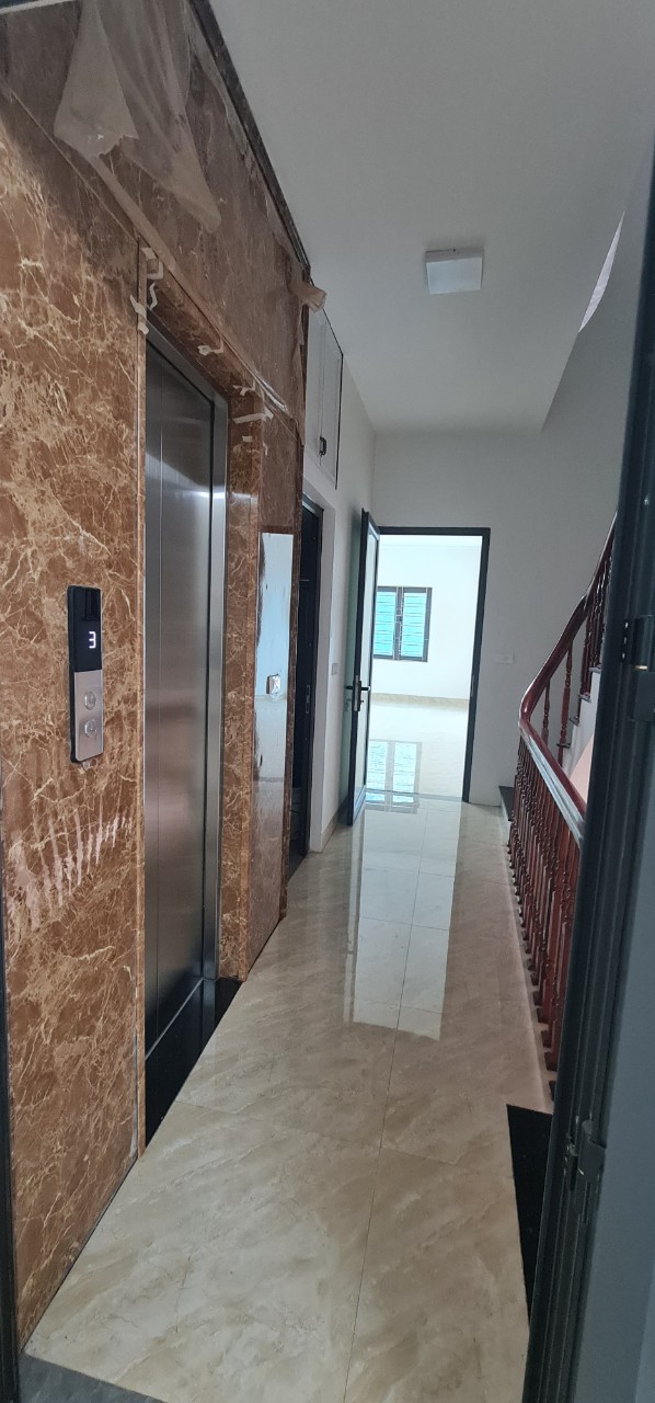 Cho thuê văn phòng 214 Nguyễn Xiển, 70m2, thang máy, 7.5 triệu/tháng