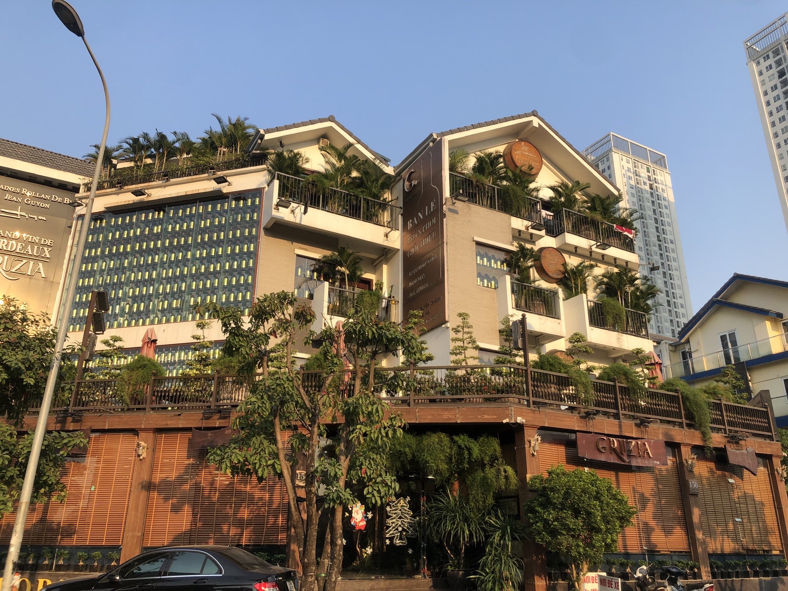 Bán nhà MP Lưu Hữu Phước, KĐT Mỹ Đình 206M2, 5 tầng 1 tum, thang máy, Lô góc, KD sầm uất, Chỉ 69 Tỷ