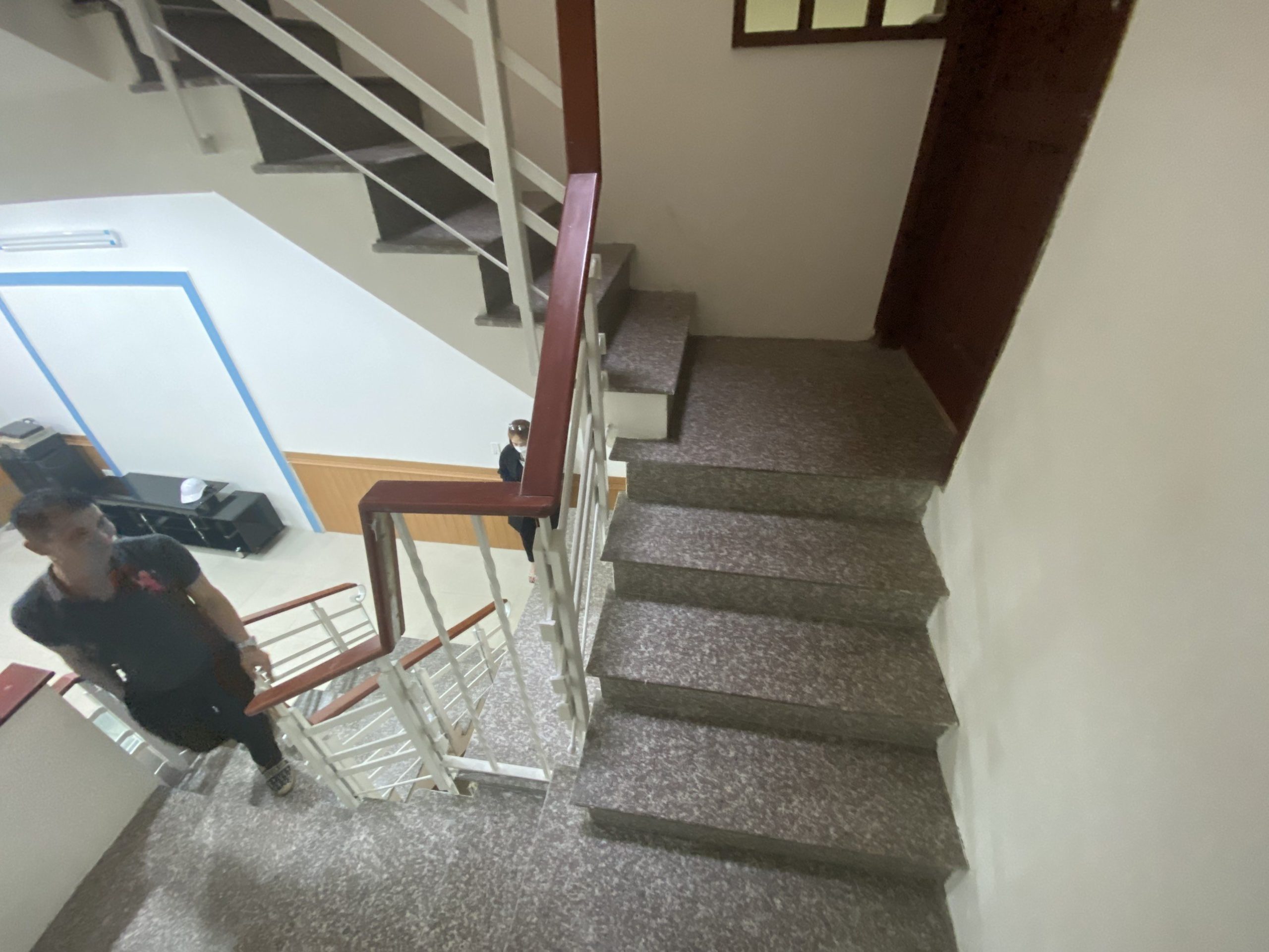 P469 Cho thuê nhà trong ngõ Nam Trung Hành 3 tầng, 58m2, 3 phòng ngủ, phòng thờ, phòng khách, bếp, đầy đủ đồ, giá 5.5tr - 6tr, 3 cọc 1