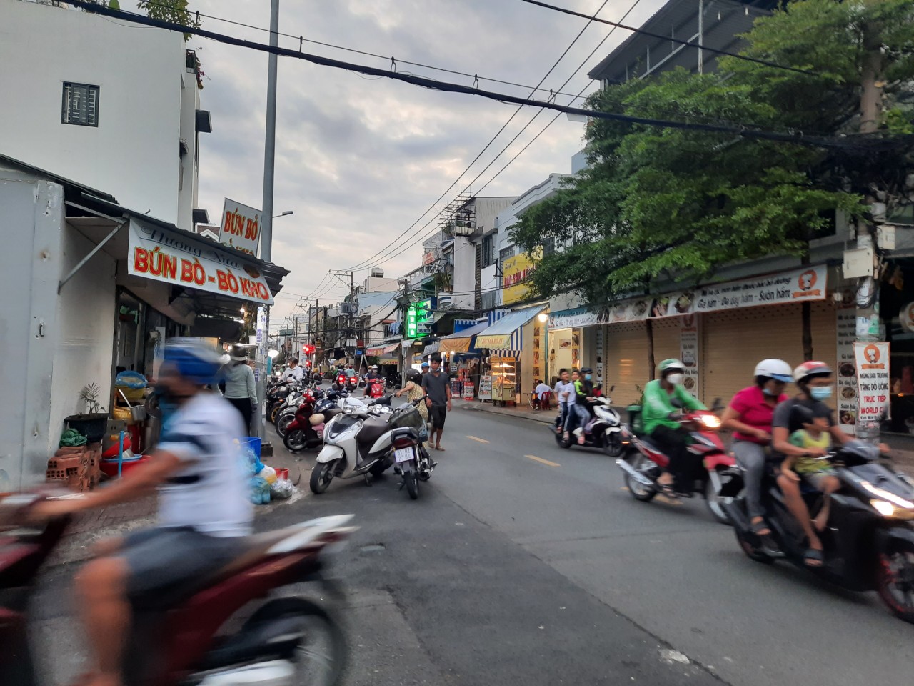 GÓC 2MT đường 2 chiều sầm uất trung tâm quận Tân Phú