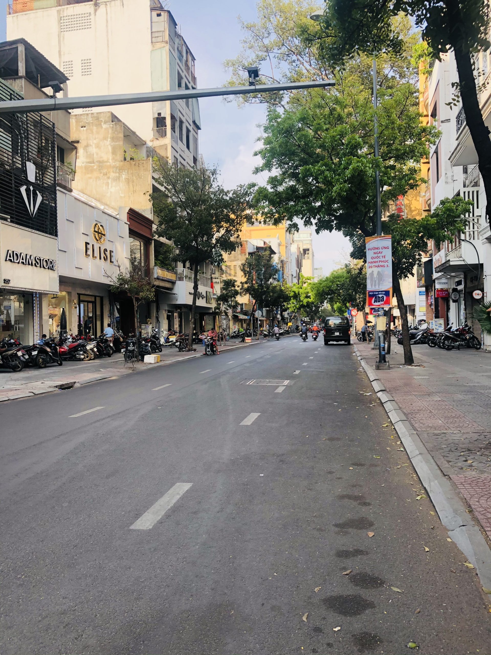 Cho thuê nhà mặt tiền Lý Tự Trọng, P. Bến Thành, Q.1