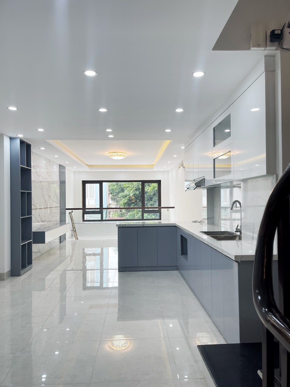 BÁN NHÀ PHÂN LÔ-KINH DOANH-THANG MÁY-LONG BIÊN-CỔ LINH 66Mx6T.