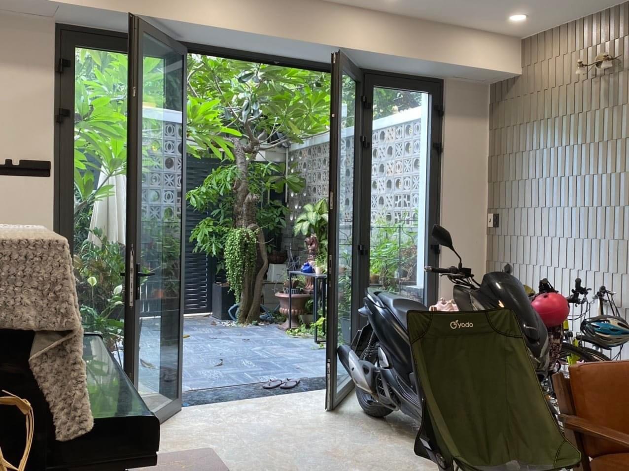 Chính chủ bán gấp Nguyễn Khuyến BT 6 tầng, thag máy chỉ 12 tỷ, gần 300m2 SD