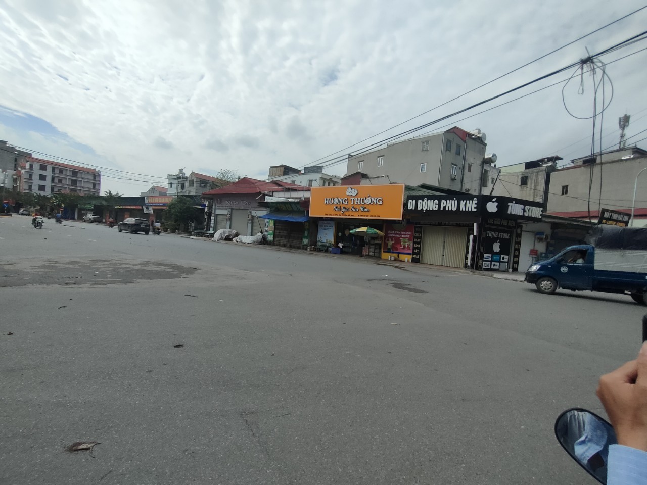 NGAY NGÃ TƯ KHU PHỐ PHÙ PHÊ THÀNH PHỐ TỪ SƠN CẦN BÁN GẤP LẤY TIỀN TRẢ NỢ diện tích 120 m mặt tiền 5 m giá nhỉnh 3