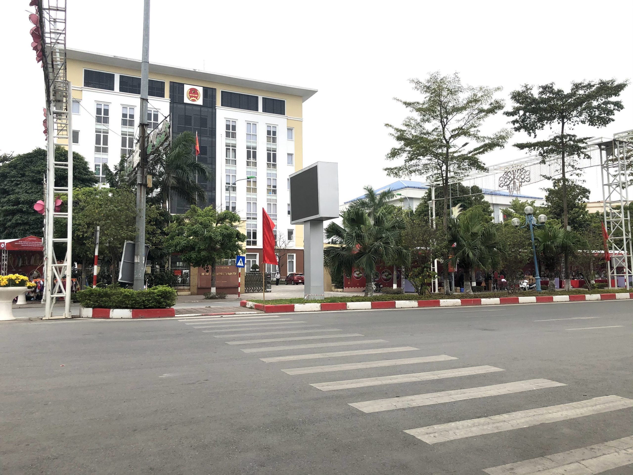 CỰC HIẾM! Bán Nhà MP Ngọc Hồi 55m5T, 2 Làn Ôtô Tránh, Vỉa Hè, KD ,VP Vip Nhất Khu Vực