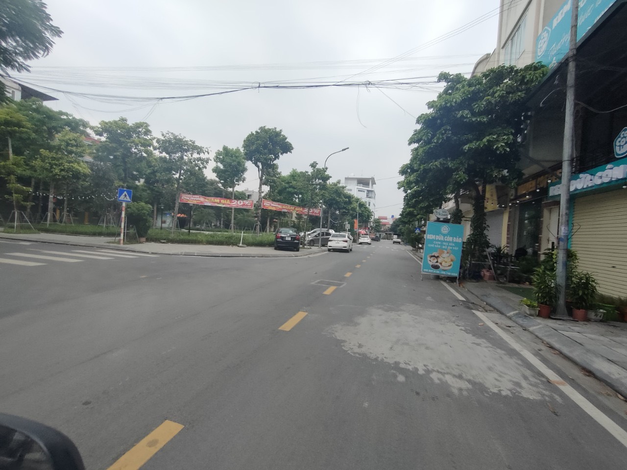 B Á N ĐẤT TẶNG NHÀ CẤP 4 , CÓ GÁC SÉP, MẶT PHỐ , ĐƯỜNG TO KINH DOANH BUÔN B Á N ĐỈNH .đường 3 Ô Tô tránh nhau ,