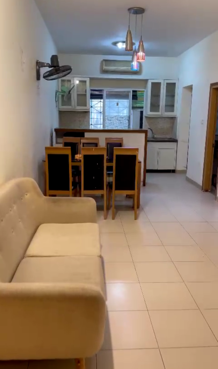 Bán căn hộ tập thể, 72m2, 3PN, ban công, 3 thoáng tại 32 Vạn Bảo, Ba Đình