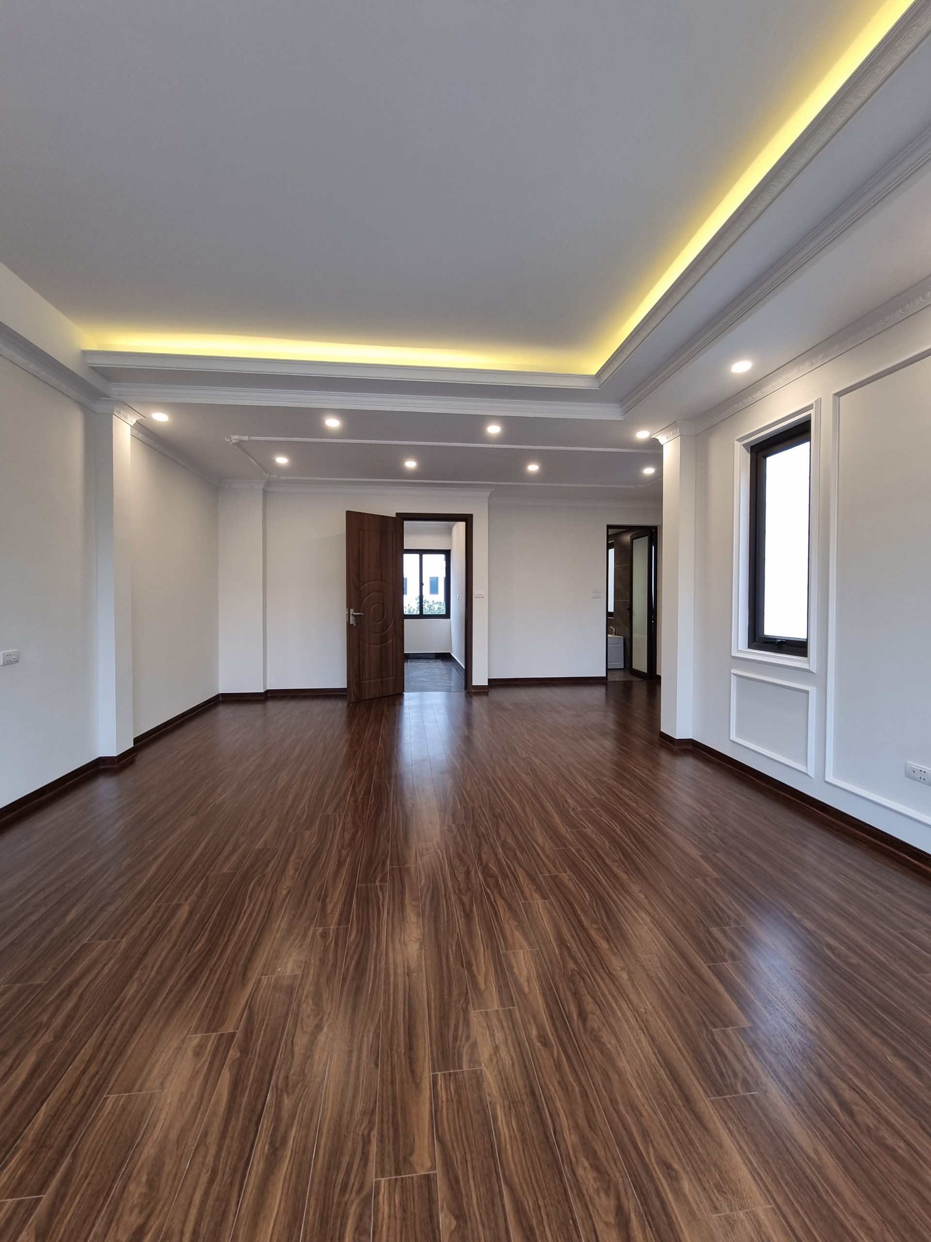 Dtsd 67m, nhà 5 Tầng Bát Khối, giá hơn 4 tỷ.