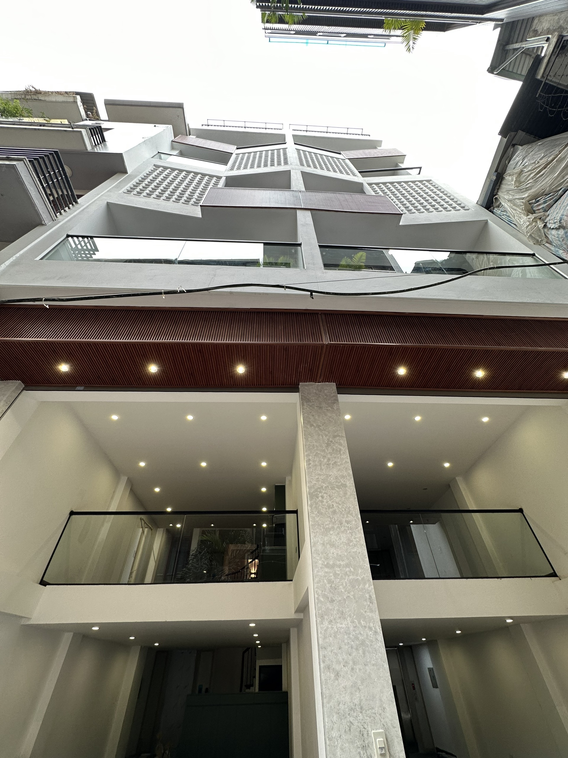 Bán nhà ngõ phố Láng Hạ, Đống Đa.DT47 m2*7 tầng giá 12.5 tỷ.