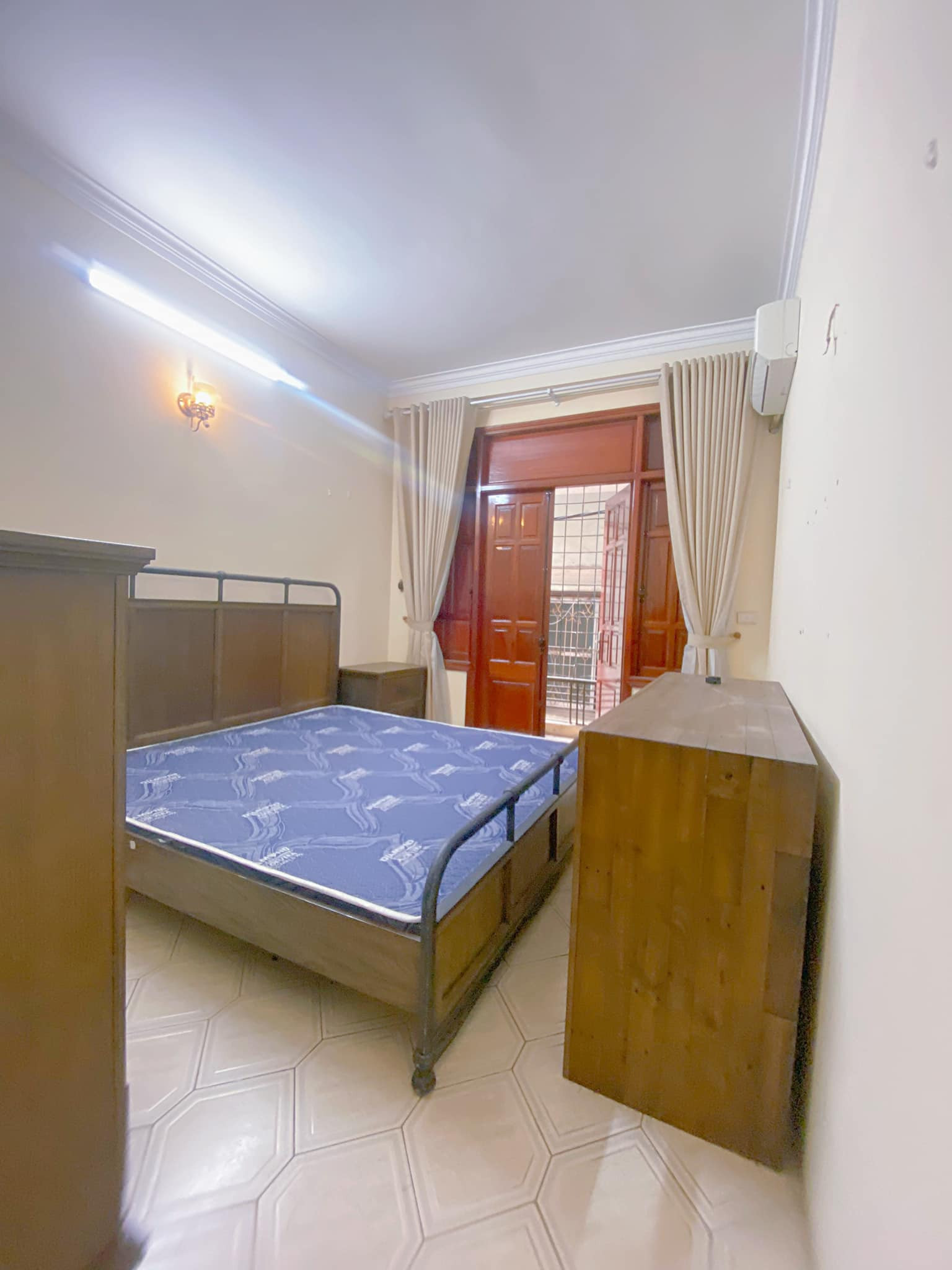 Nhà mình đang còn trống các phòng như hình cần cho thuê tại 207 Trương Định -HBT ,Thanh Xuân ,Hà Nộị.