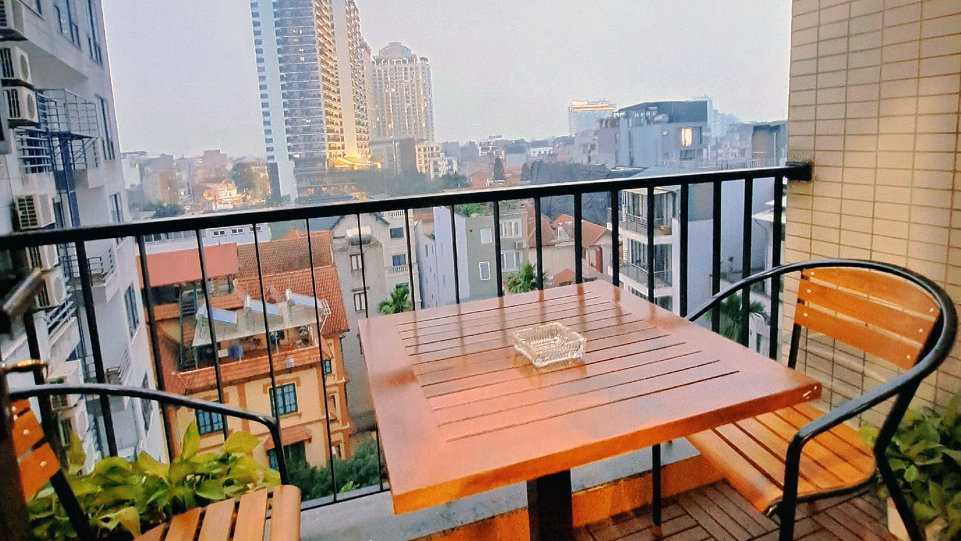 Bán tòa căn hộ gần mặt phố quận Tây Hồ luôn full phòng thu 350tr/tháng từ khách Quốc tế, hỗ trợ vay