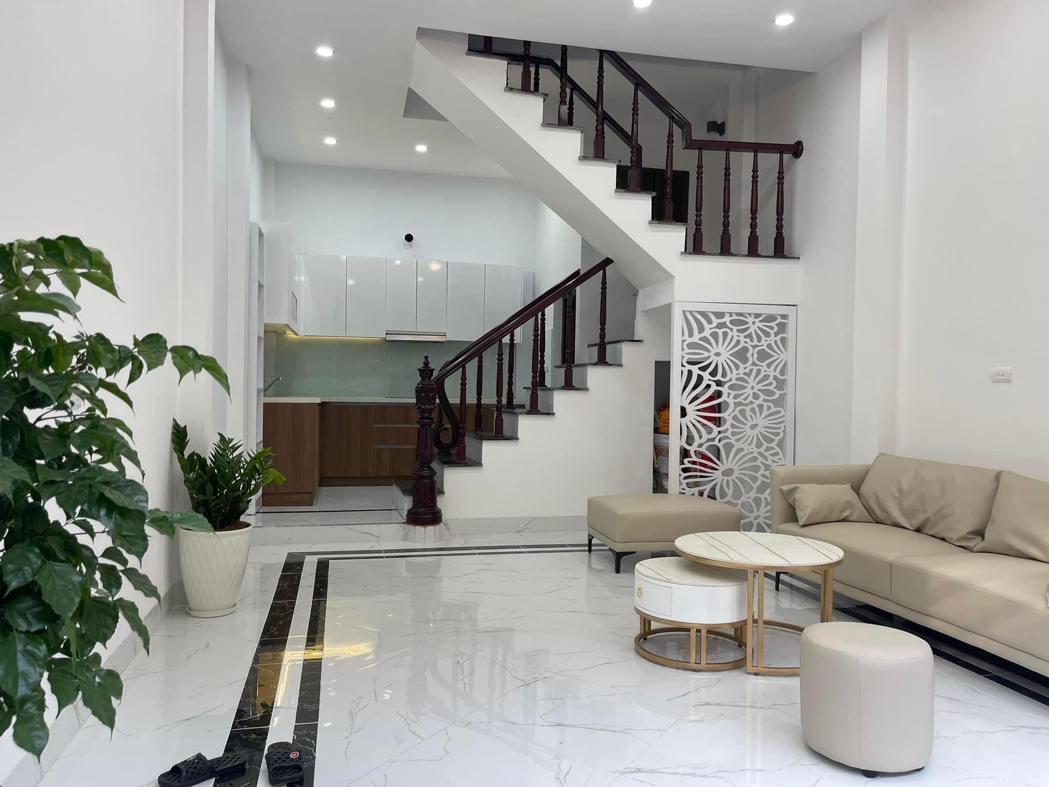 Nhà Lạc Trung 31 m-5 tầng-4,8 tỷ HAI BÀ TRƯNG QUẬN, AN SINH ĐỈNH, PHÂN LÔ, THOÁNG TRƯỚC SAU. Nhà rất gần mặt phố Lạc Trung, phía trước nhà thoáng