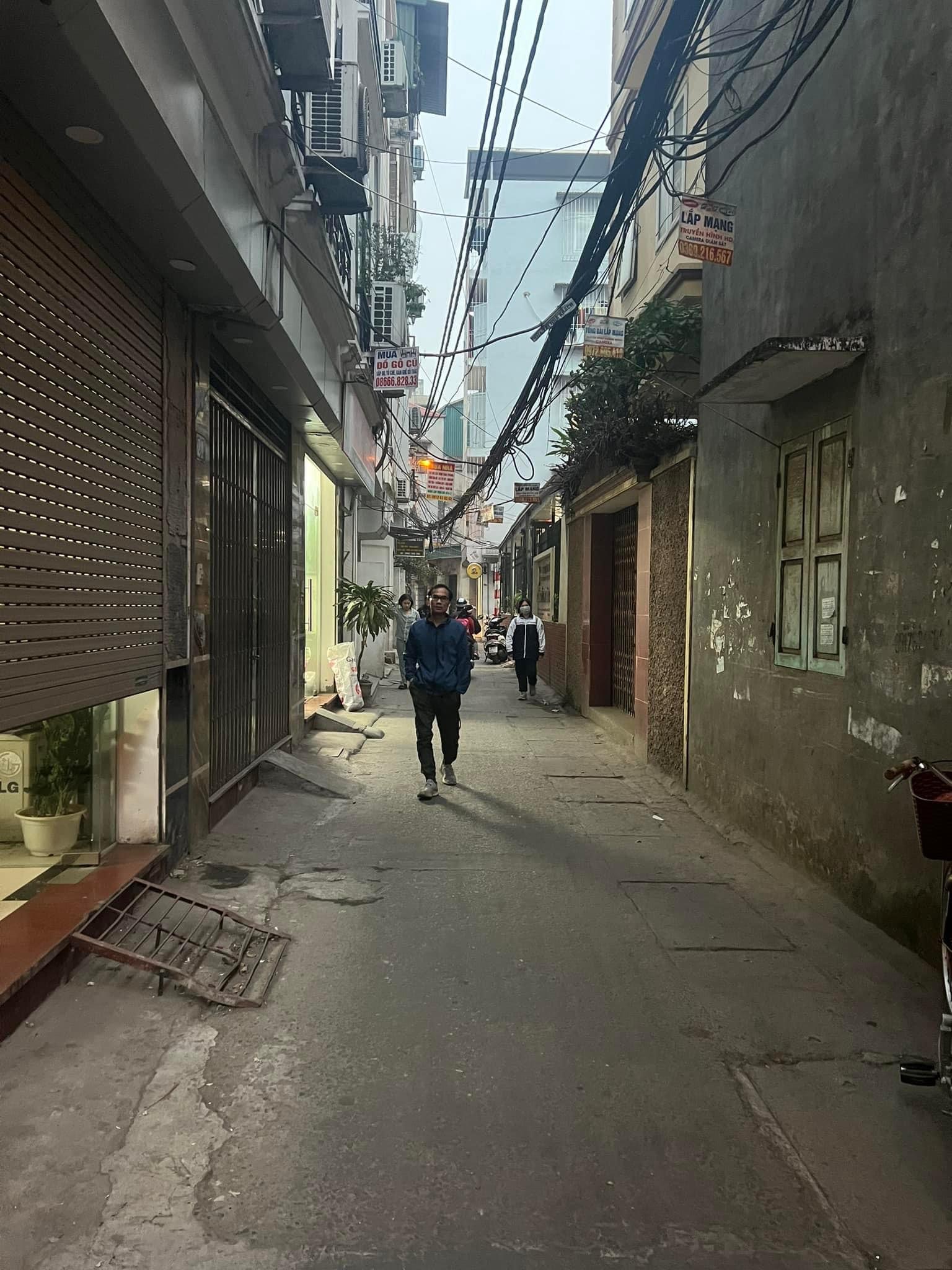 Nhà Hoàng Mai 41 m- 4,7 tỷ PHÂN LÔ Ô TÔ - NGÕ THÔNG + Phân lô ô tô qua ngõ thông gần hồ Đền Lừ dân trí cao tầm tiền hiếm có