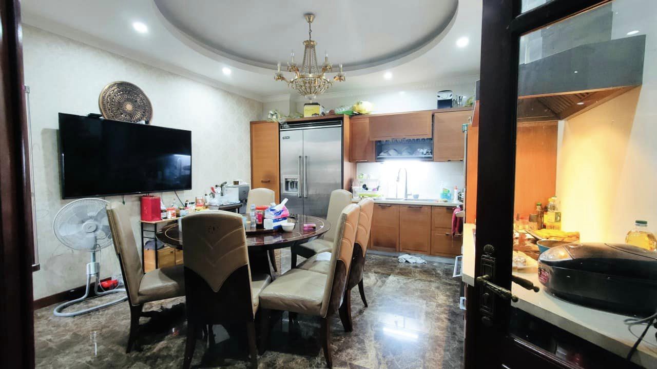 BÁN GẤP NHÀ MẶT PHỐ THÁI HÀ.DT:133M2,NHÀ XÂY SẴN 6 TẦNG THANG MÁY.1 MP,1 MẶT NGÕ.GIÁ CHÀO 51 TỶ.