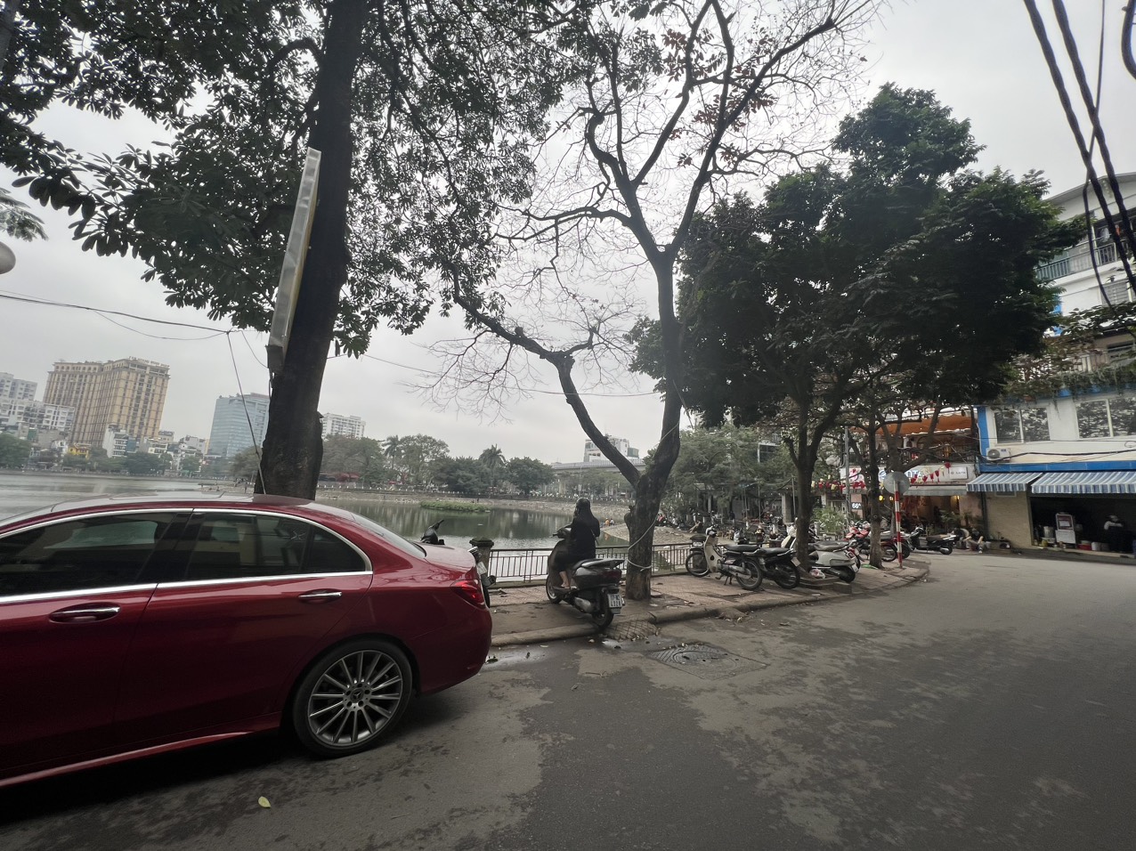 Cho thuê nhà mặt phố Đặng Tiến Đông, Đống Đa, 70m2, oto, vỉa hè rộng, 35 tr/thg: hung1st