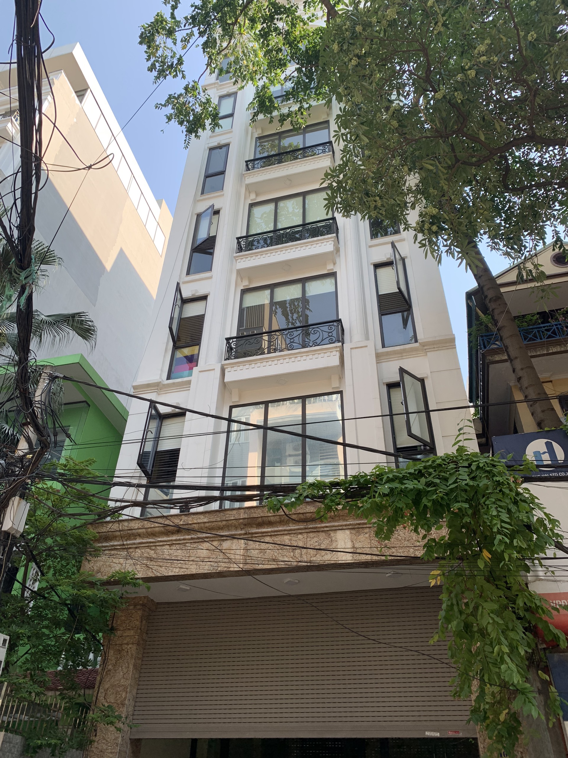 Bán Apartment sang trọng ngõ 460 Thụy Khuê 180m2 8 tầng mặt tiền 9.2m giá 33.4 tỷ