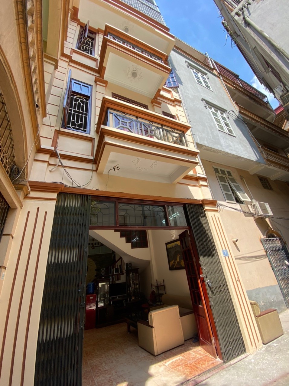 Bán nhà Vương Thừa Vũ, LÔ GÓC, Ô TÔ, 42m, 5T, MT 4,3m, giá 6,9 tỷ