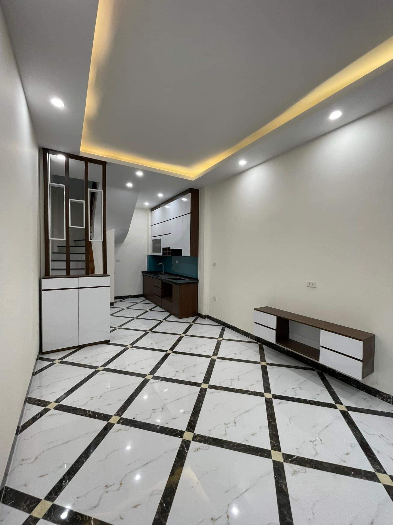 Bán nhà mới đẹp La Thành Ba Đình 35mx5 tầng ngõ thông thuận tiện 40m ra ngõ ô tô, khu dân trí cao giá 4.6 tỷ