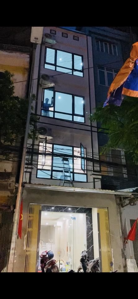 Cho thuê nhà mặt phố Vương Thừa Vũ, 55m2x5 tầng, tầng 1 thông sàn kinh doanh