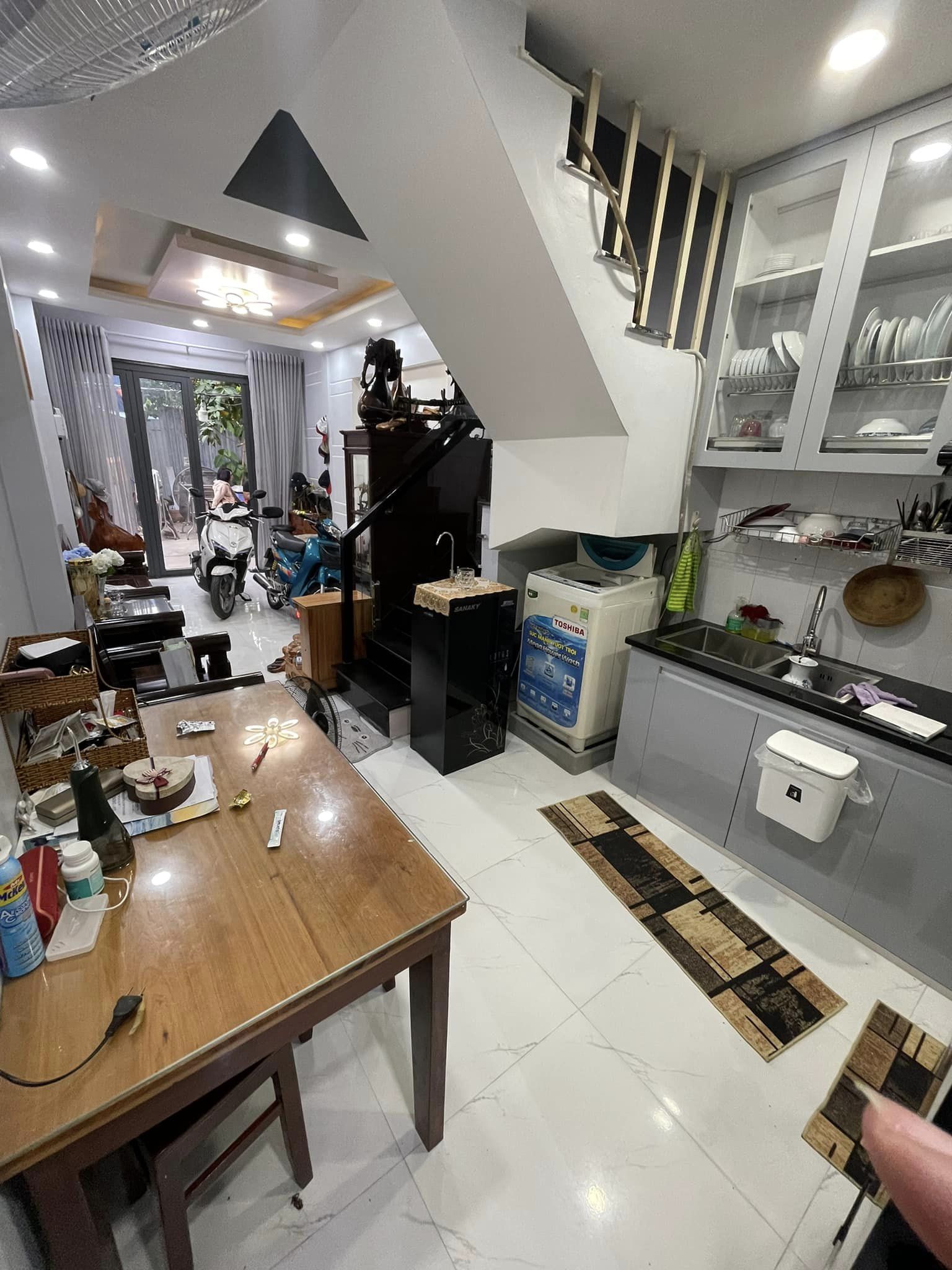 Nhà bán Nguyễn Lương Bằng - Hoàng Quốc Việt - Q7, tiếp giáp Phú Mỹ Hưng 3 tỷ