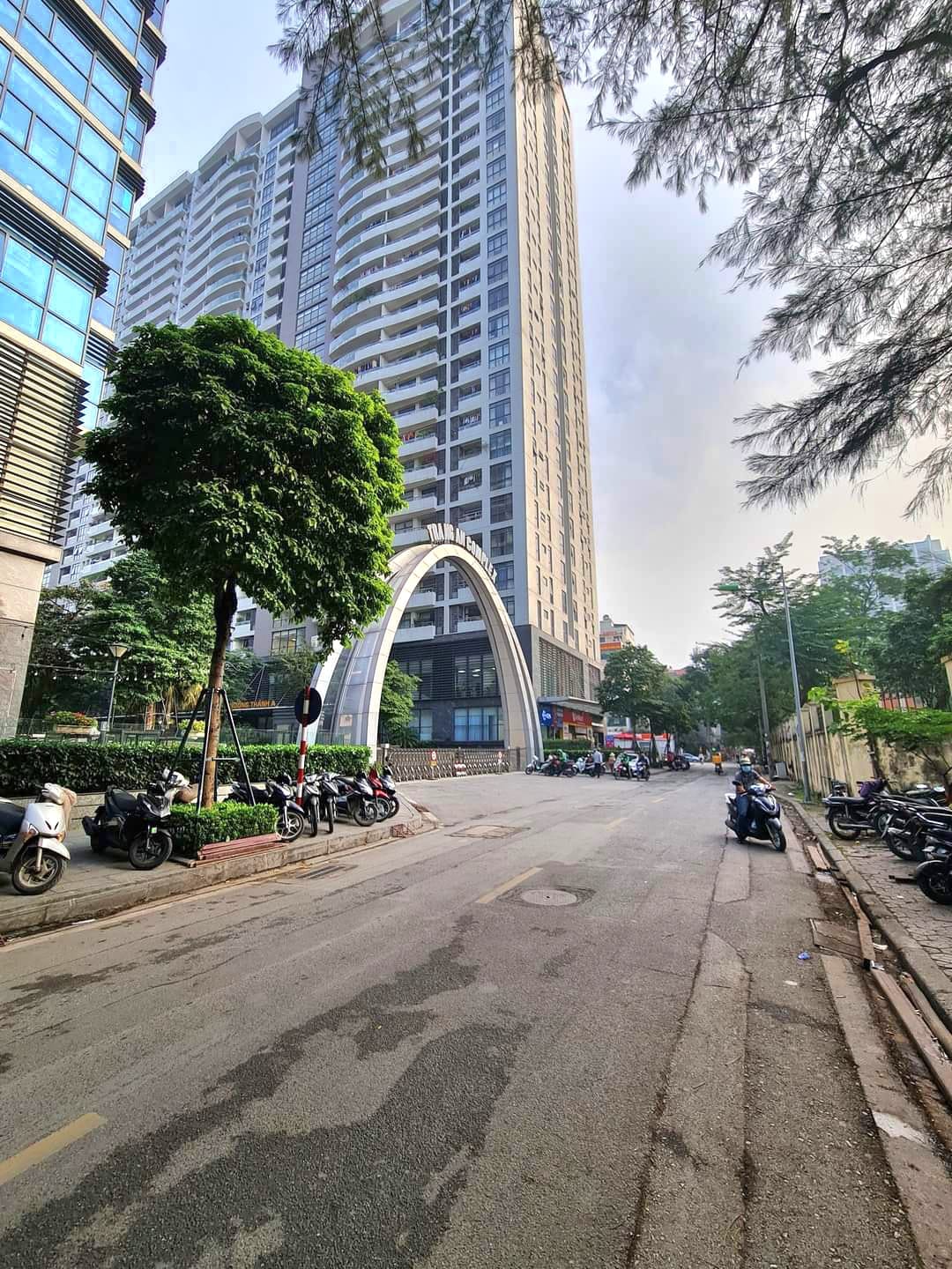 Cần bán nhà Phùng Chí Kiên - Hoàng Quốc Việt, 72m2 giá chỉ 7,9 tỷ