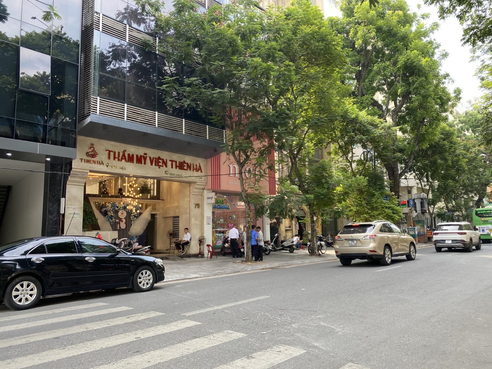 Bán nhà mặt phố Cao Bá Quát, Ba Đình, lô góc, kinh doanh, giá 25 tỷ