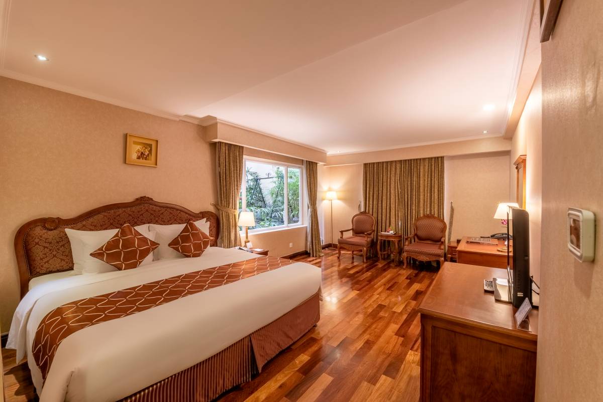 BÁN GẤP MP TRẤN VŨ,NGUYỄN KHẮC HIẾU.DT:230M2,NHÀ XÂY SẴN 9 TẦNG 1 HẦM.MT:9M.GIÁ CHÀO 100 TỶ.