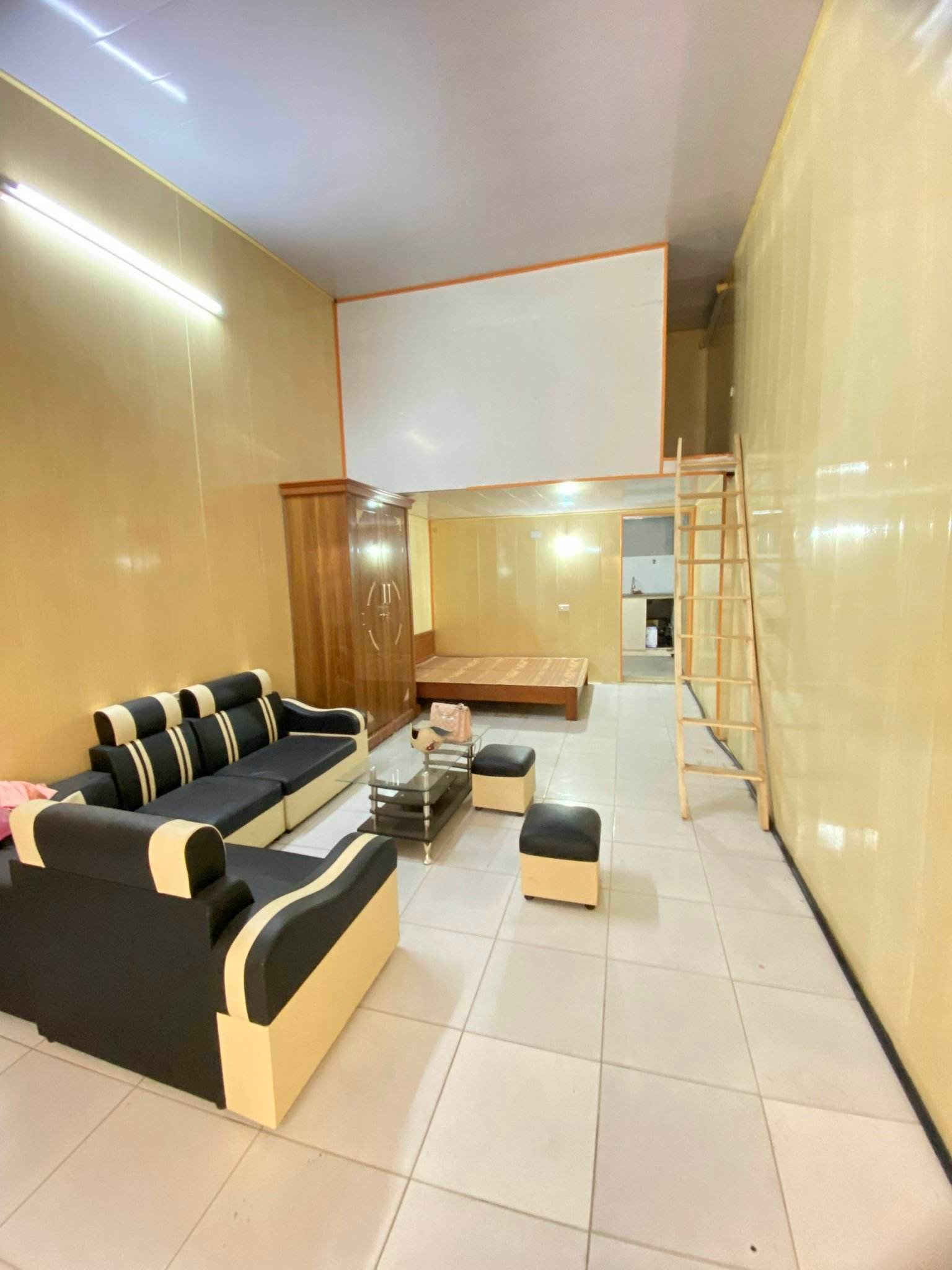 Bán nhà ngõ 332 Lĩnh Nam, Hoàng Mai. Sổ đỏ, 33m 2 tầng mặt tiền 3.3m giá 1.15 tỉ.