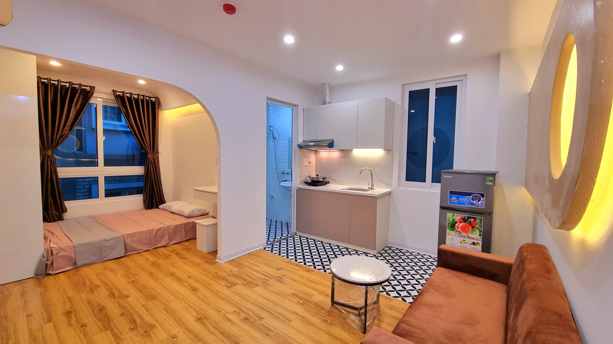 OTO ĐỖ CỬA - 7 TẦNG THANG MÁY - 2 THOÁNG - 24 PHÒNG FULL NỘI THẤT - ĐÃ CHO THUÊ FULL - DÒNG TIỀN 1.8 TỶ/NĂM.