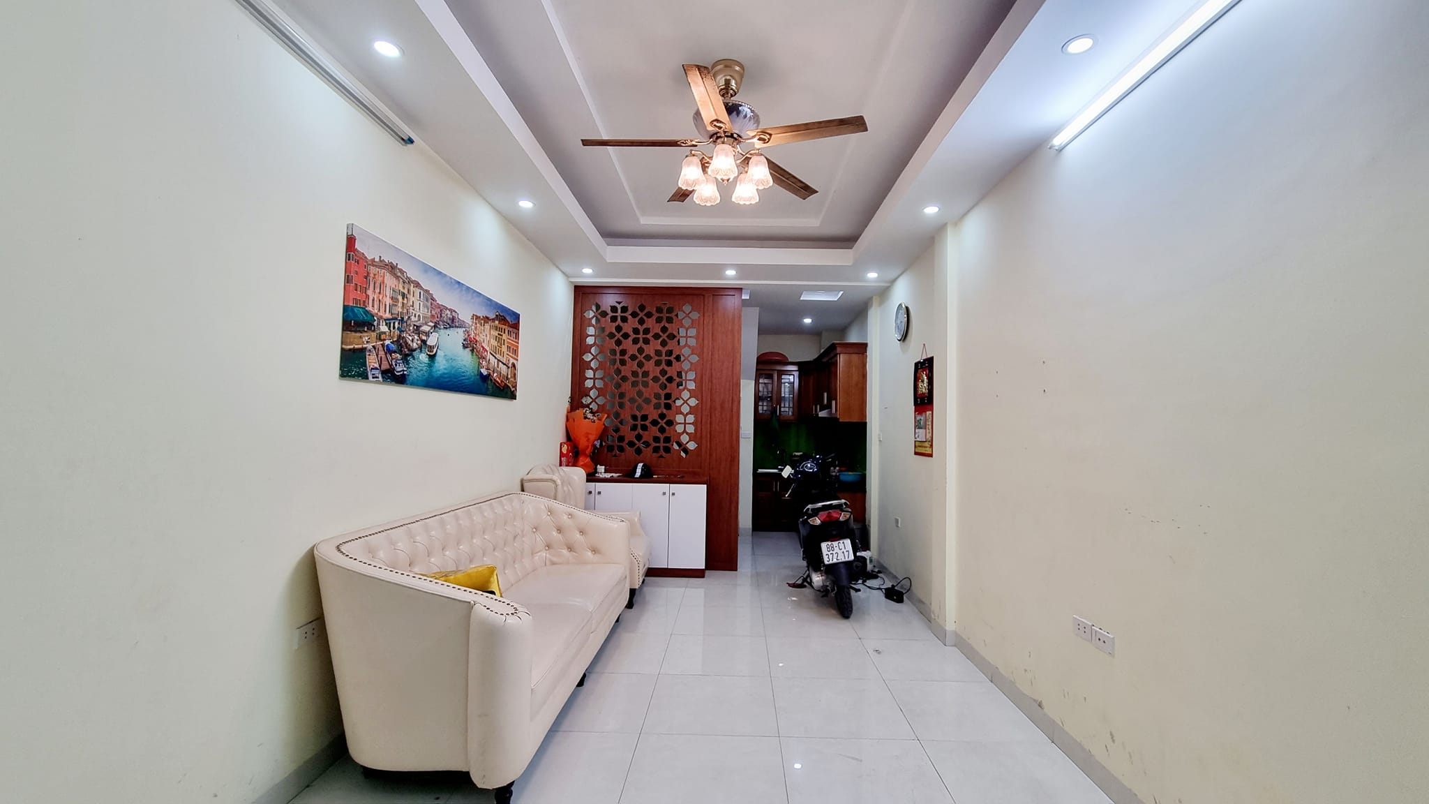 NHÀ ĐẸP - NGÕ THÔNG - GẦN ĐẦM HỒNG - VÀI BƯỚC RA OTO