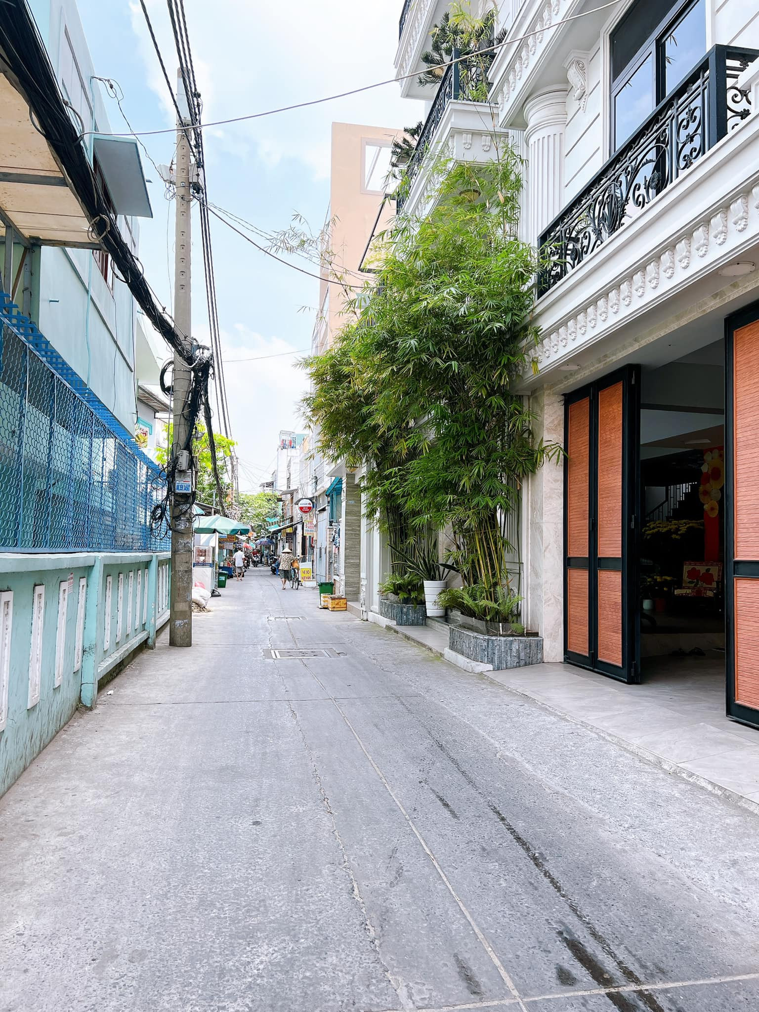 KÈO THƠM QUẬN 4 - CÁCH MẶT TIỀN 20M - HẺM XE HƠI - 6.2x6.5M - 2 LẦU - NHỈNH 4 TỶ