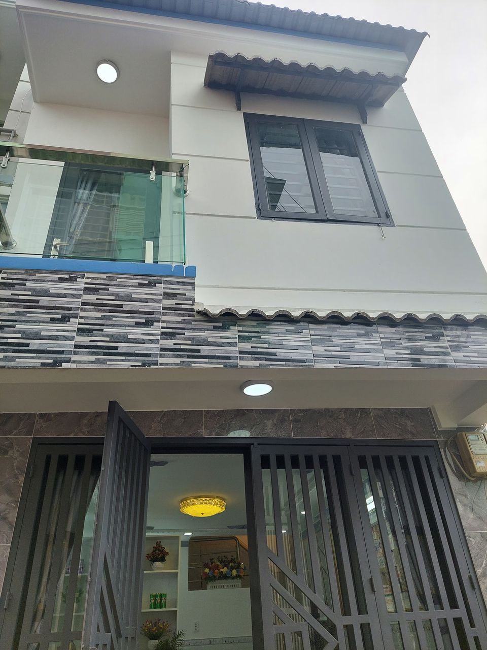 nhà mới tuyệt đẹp, tặng full nội thất. LH : 0901 370 397