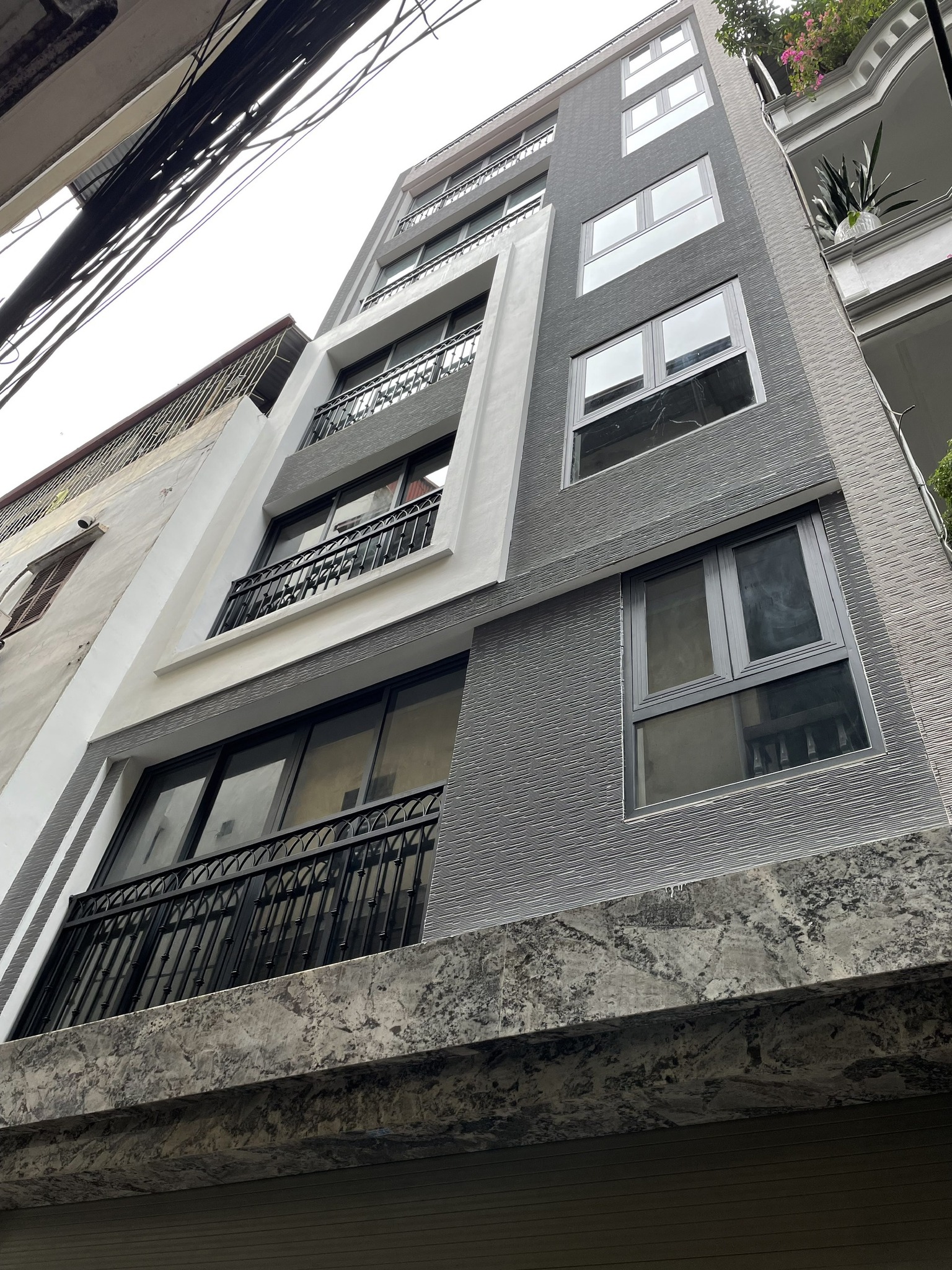 Nhà mới phố Thái Hà DT 46m 7 tầng mặt tiền rộng 6m giá 13,8 tỷ