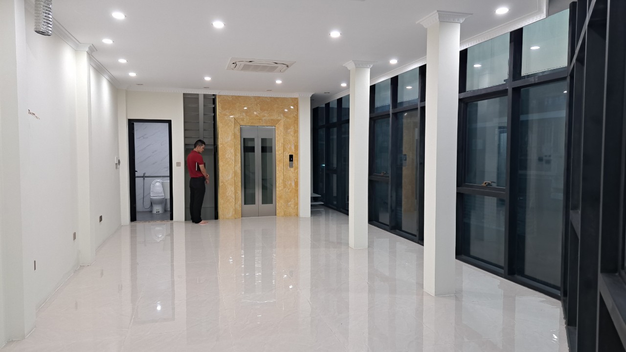 Cho thuê nhà mặt Phố Vĩnh Phúc, Ba Đình. Nhà 2 mặt phố phù hợp làm văn phòng, Spa... Chỉ 35tr