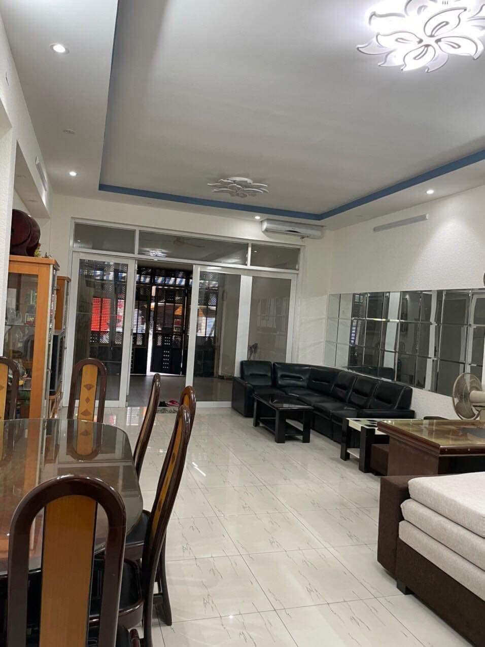 Hiếm, MT lâm văn bền nhà đẹp 4 tầng 5.3x23m, tiện kinh doanh