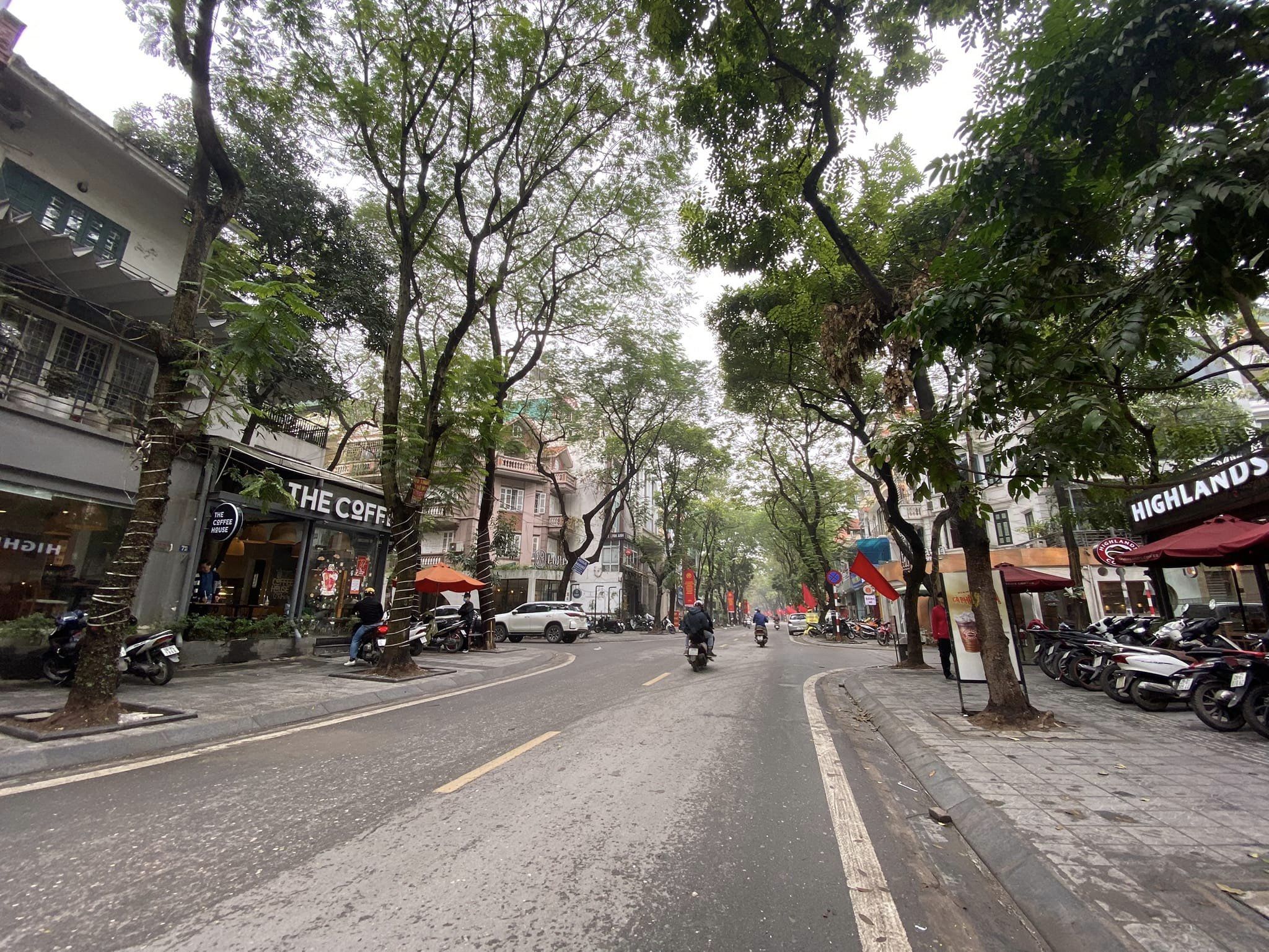 Bán nhà mặt phố Trần Nguyên Đán, Định Công,Rất Lành 73m2/82m2, 5T, 5MT, Giá 20+x tỷ nhỏ