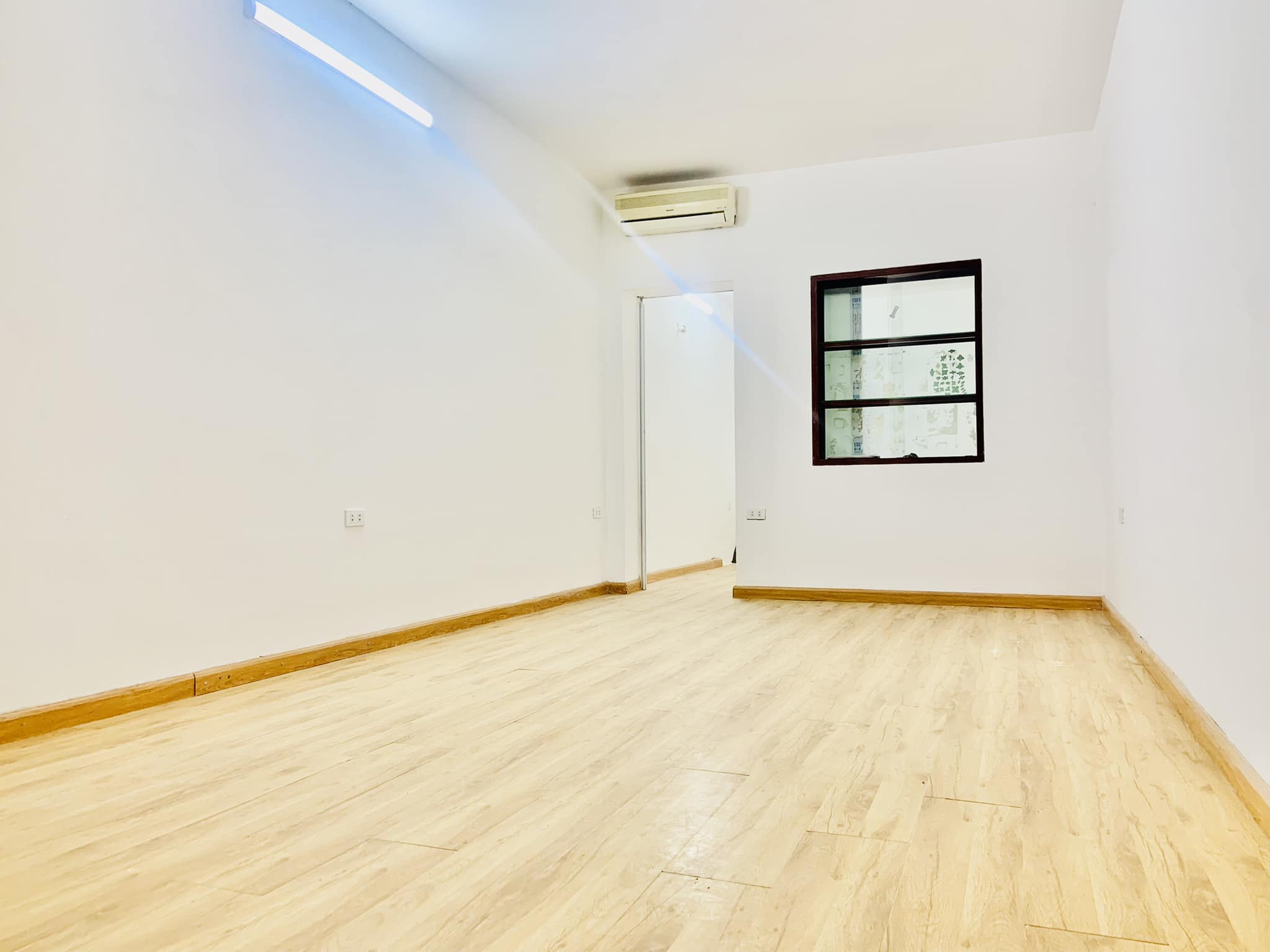 Chỉ 1.65 Tỷ - Căn hộ Tập thể T2 Vĩnh Hồ, Thái Thịnh, Đống Đa 47m2, Ô tô, Sát phố, SĐCC