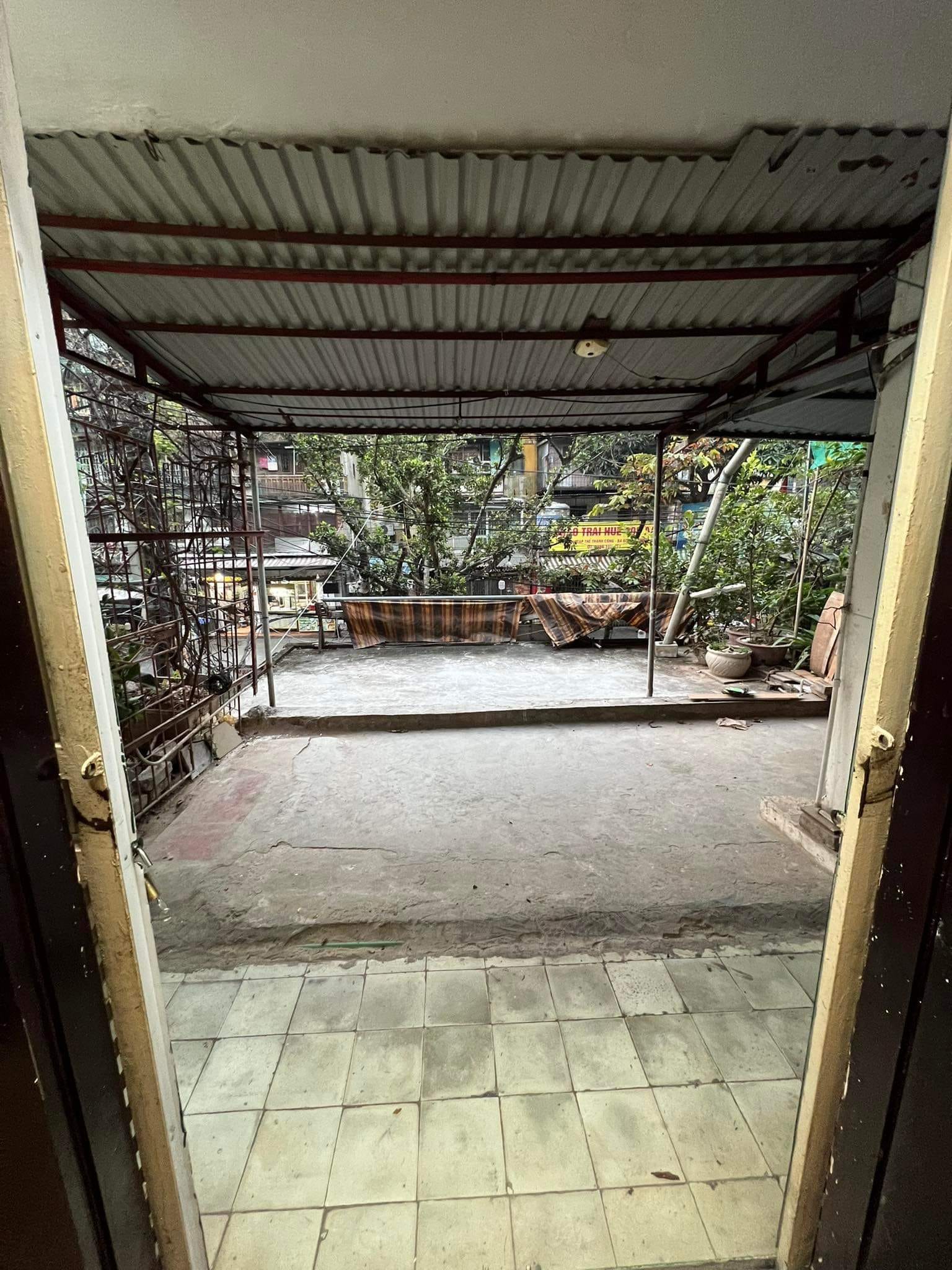 Chỉ 2.45 Tỷ - Tập thể Tầng 2 Hồ Thành Công, 65m2 2PN, Gần chợ gần Hồ, SĐCC