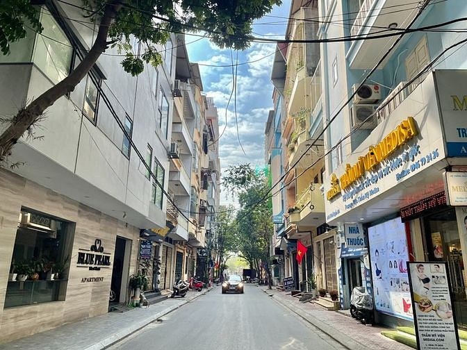 Bán nhà mặt phố Hoàng Quốc Việt, Nghĩa Đô, Cầu Giấy, ô tô tránh, kinh doanh, giá 23.5 tỷ