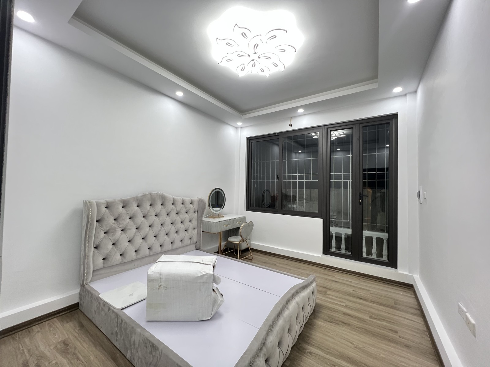 Bán nhà Phố Trương Định, Ô TÔ, 28m, 4Tầng, MT 4 m, giá 3,05 tỷ