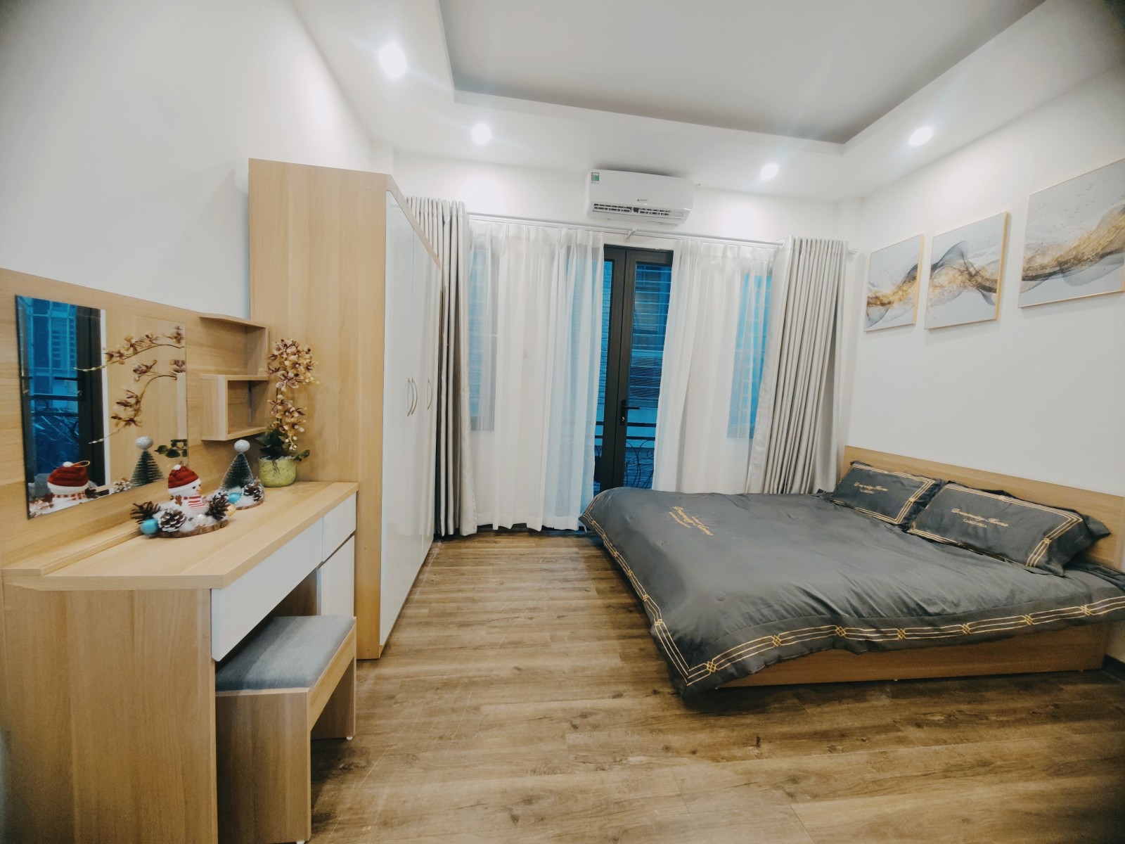 Bán nhà Đông Tác,KINH DOANH, DT 40m2 *4T, MT4 m, giá 4,7 tỷ